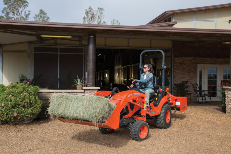 Kubota_SubcompactTractor_TransportHay